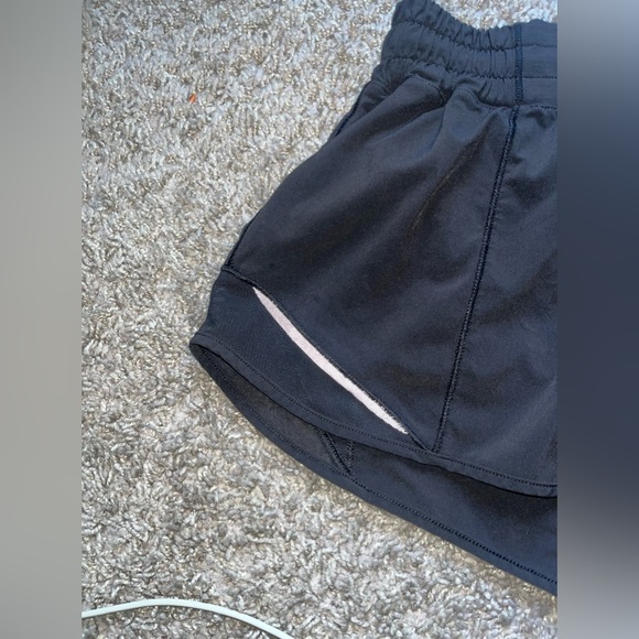 Lululemon black Hotty Hot Low-Rise Lined Short 2.5" - Picture 6 of 7